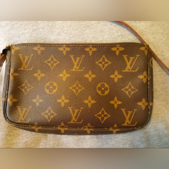 Louis Vuitton Pochette Monogram W/strap - Picture 3 of 13